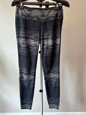 Athleta‎ Coolgait Leggings Women Medium Grey Camo Coolmax